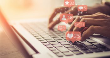 L’utilisation des réseaux sociaux pour les plasticiens. Le devoir de communication du praticien 2.0 face au patient 2.0